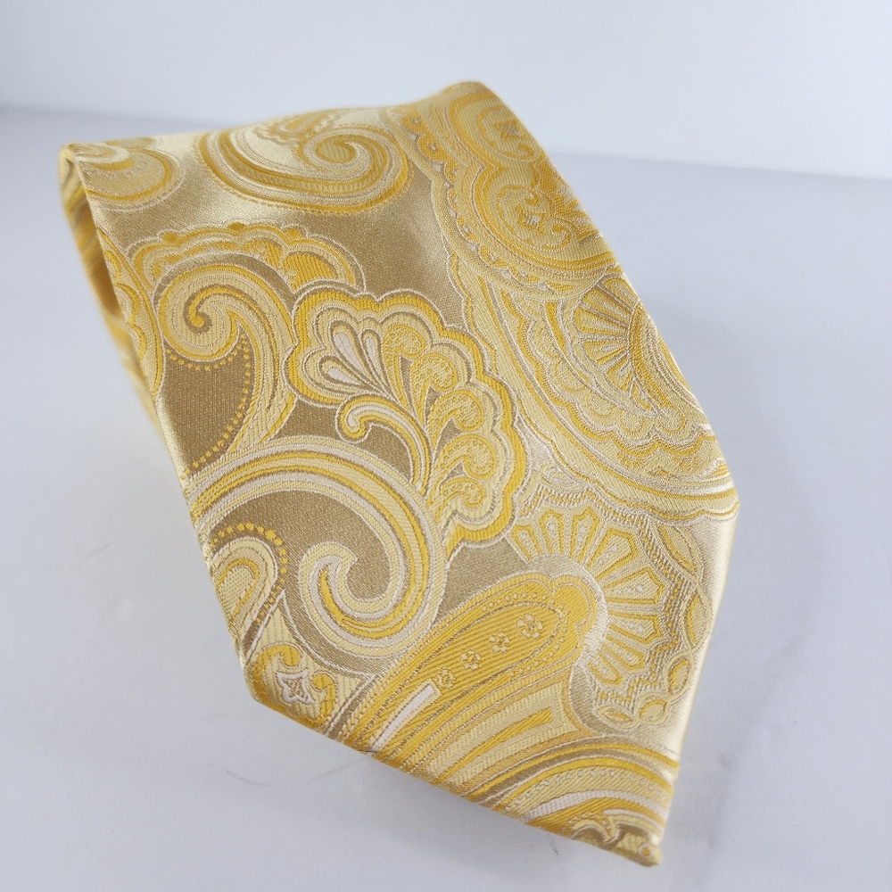 BRUNO CONTE Yellow Paisley Tie.